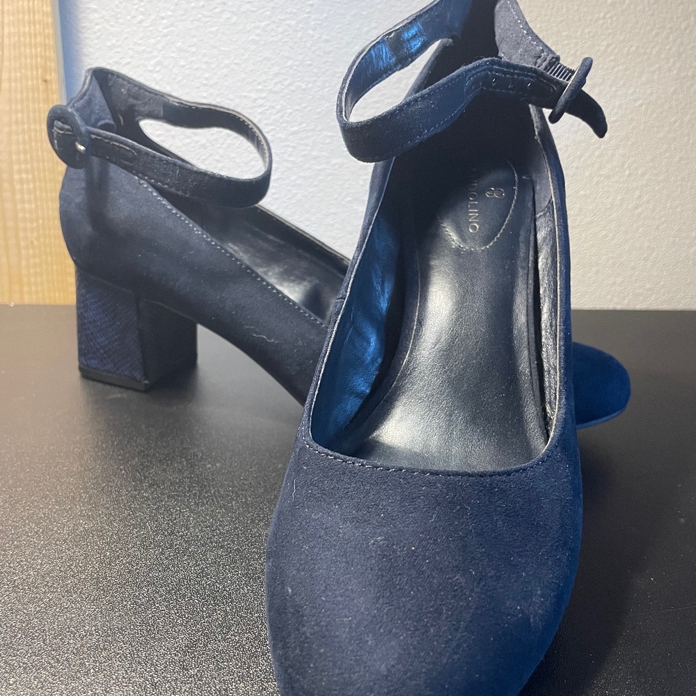 Bandolino Navy heels with ankle straps and snake skin pattern on heel